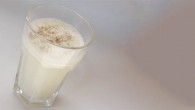 Lassi Når det kryper mot sommer er lassi en velkommen gjest som frisker opp i solsteiken. Dette er en tradisjonell indisk drikk hvor hovedingrediensene er vann og yougurt, og som man...