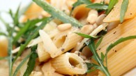 Pasta med ruccola Denne oppskriften kommer fra en blogg (The Stone Soup) som fokuserer på minimalistisk matlaging. Her handler det om å redusere antall ingredienser, tidsbruk og utstyr man trenger for å lage...
