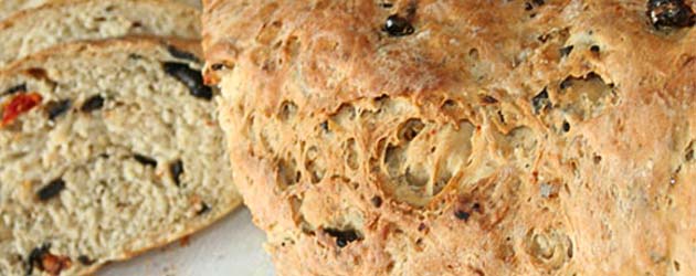BrÃ¸d med tomat, oliven og fetaost